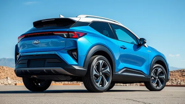 SUV compacto BYD Atto 3 elétrico azul estacionado em rodovia brasileira