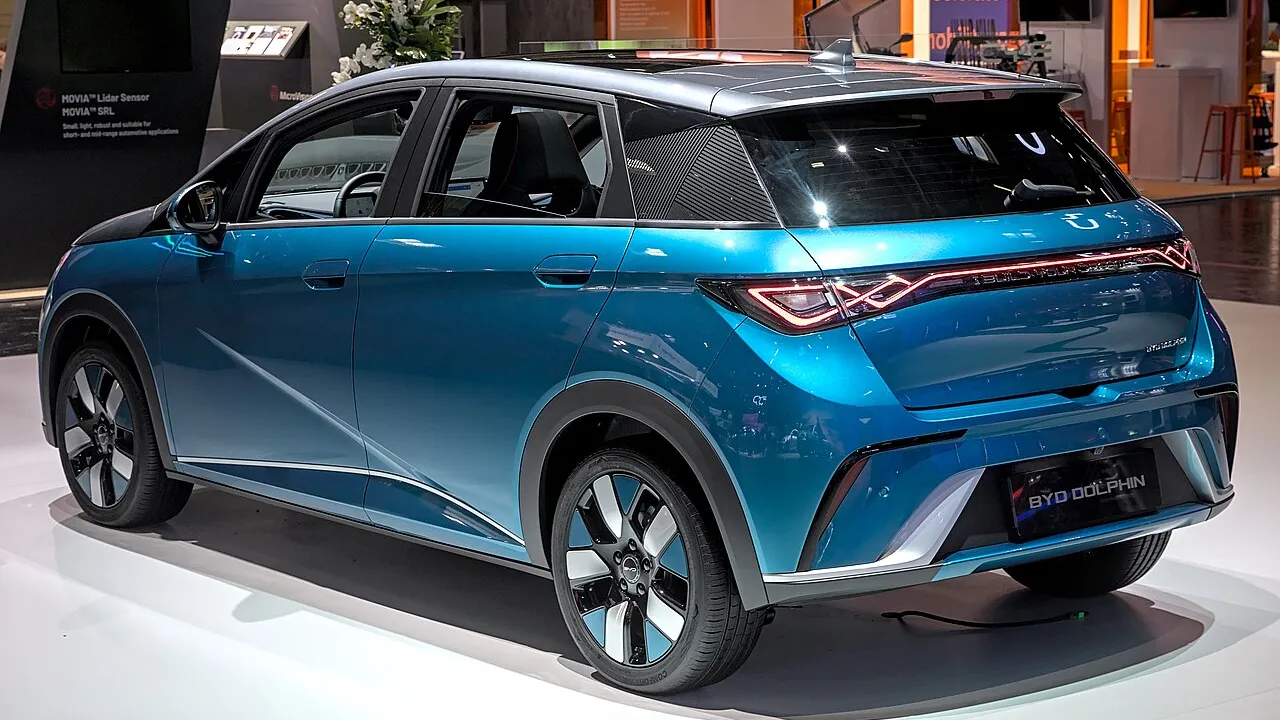 BYD Dolphin, hatch elétrico compacto que liderou o pódio de vendas no varejo brasileiro em julho de 2026